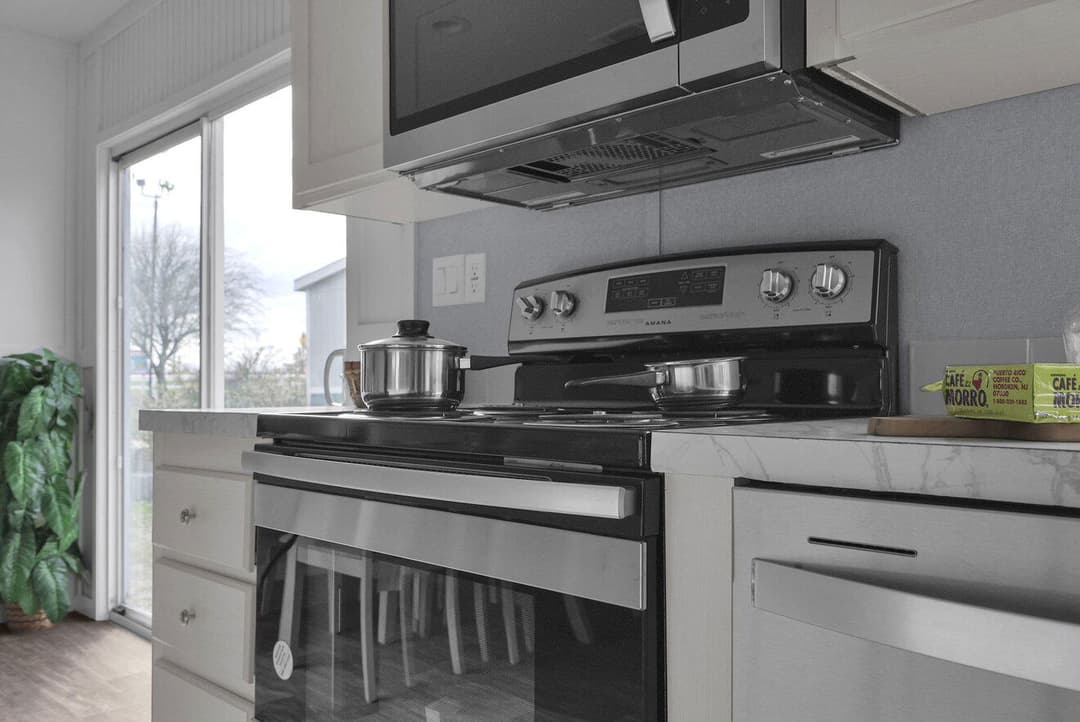 Valu maxx premier 32643e interior and kitchen home features