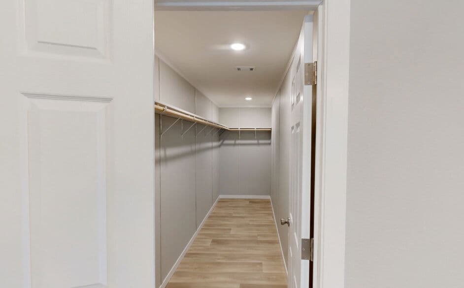 Frontier lodge t68s interior home features