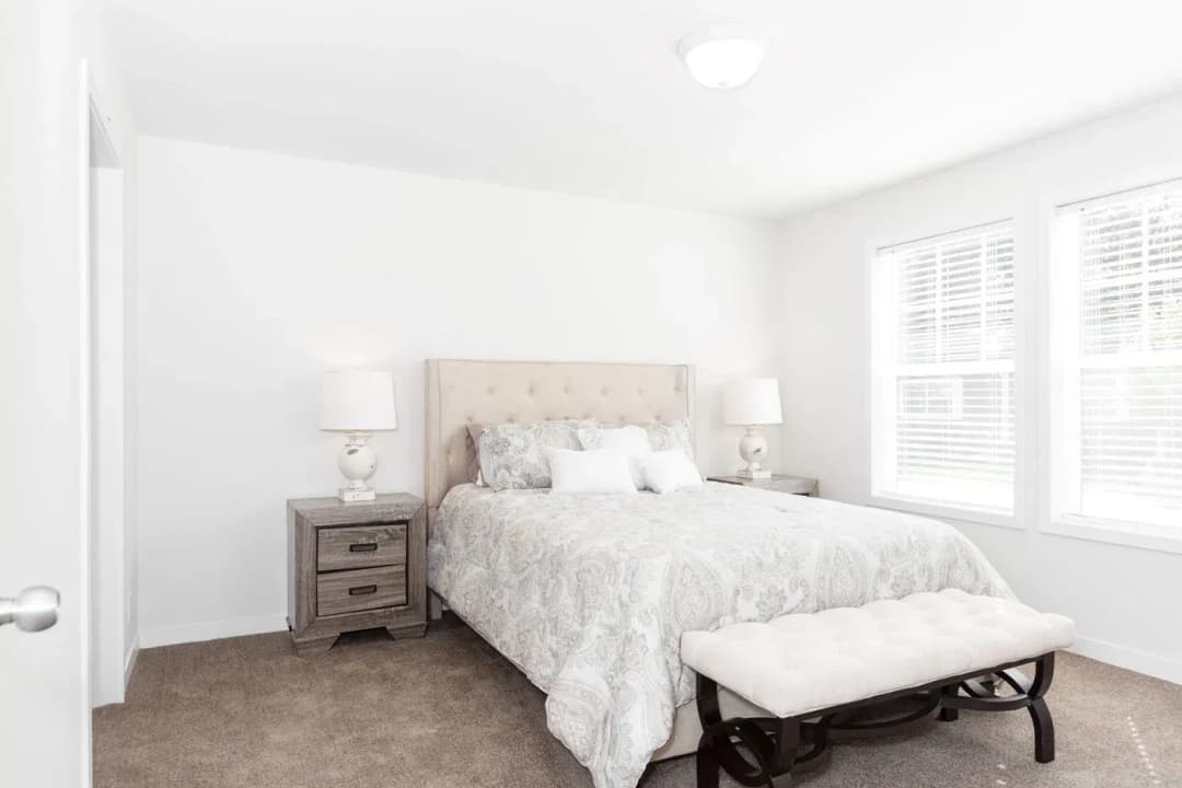 Residence bedroom home features