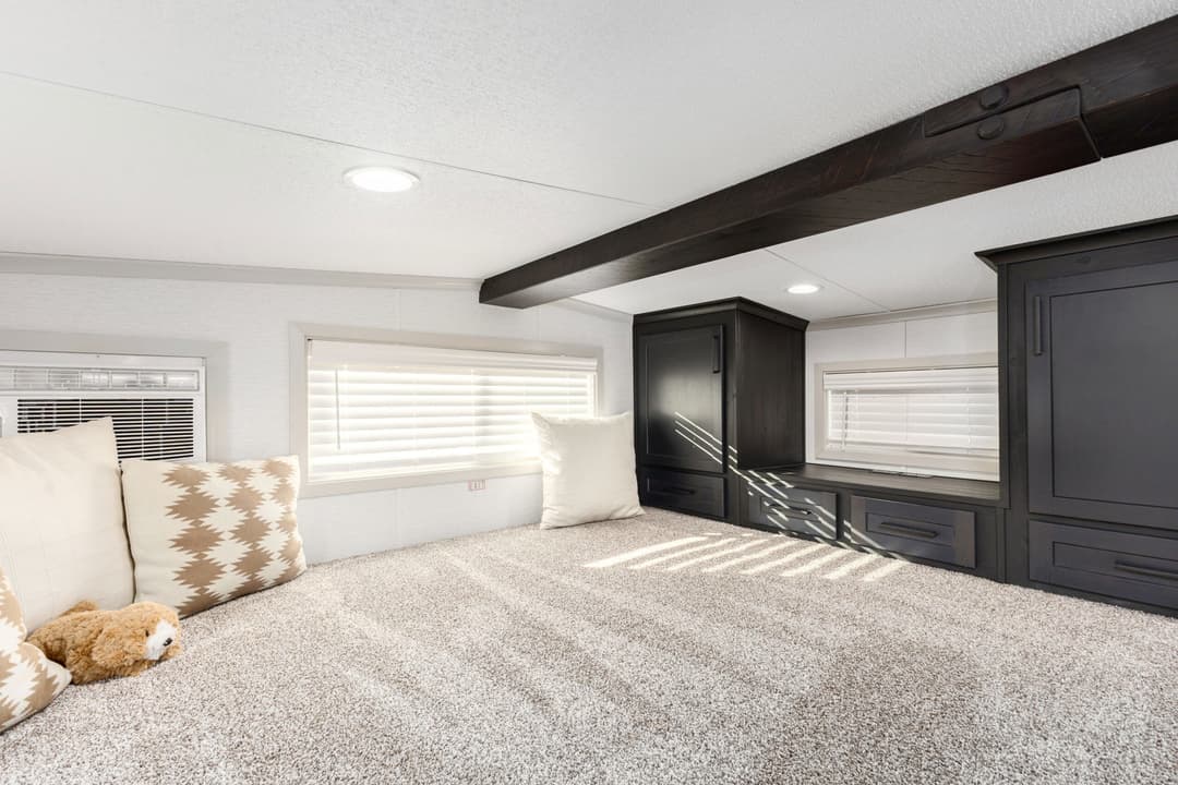 Island 6376 bedroom home features