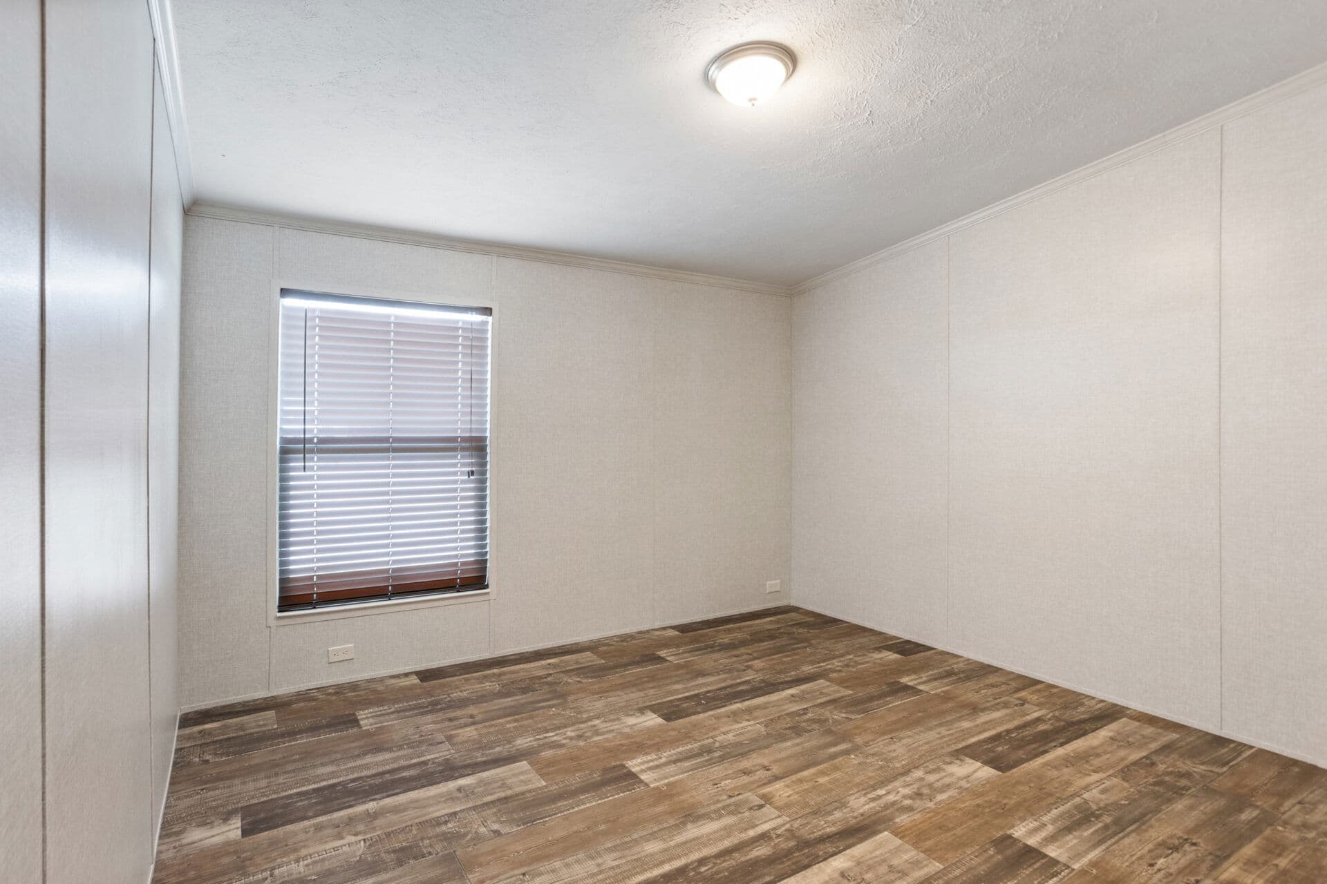 Heritage h-3272-43a bedroom home features