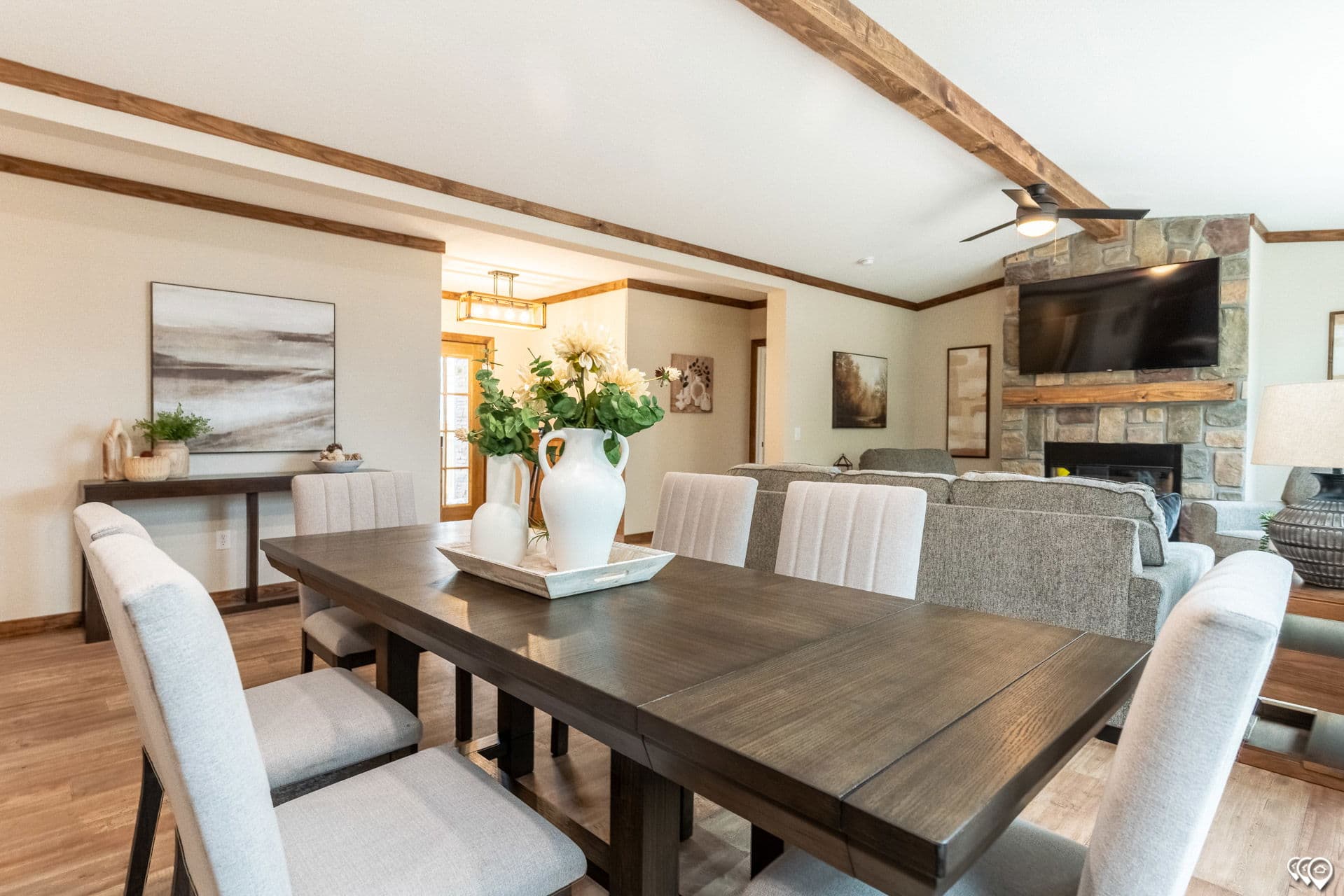 Pri3264-2070 interior home features