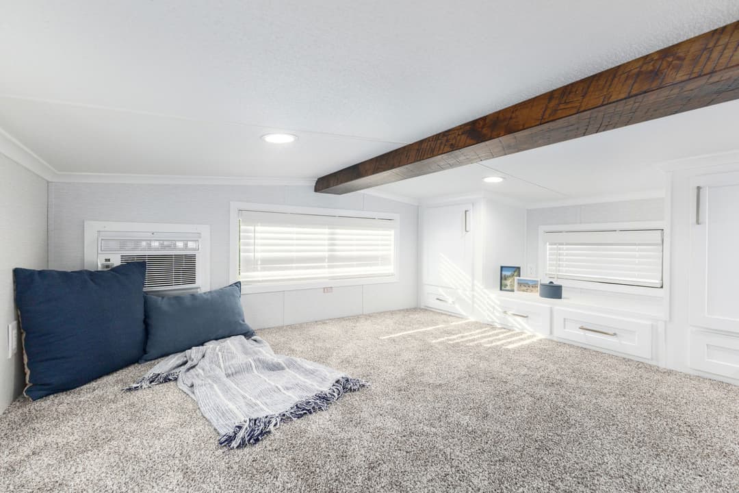 Lakeside 8155 bedroom home features