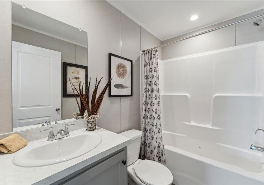 Apex 3900 bathroom home features