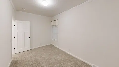 Mod4683z bedroom home features