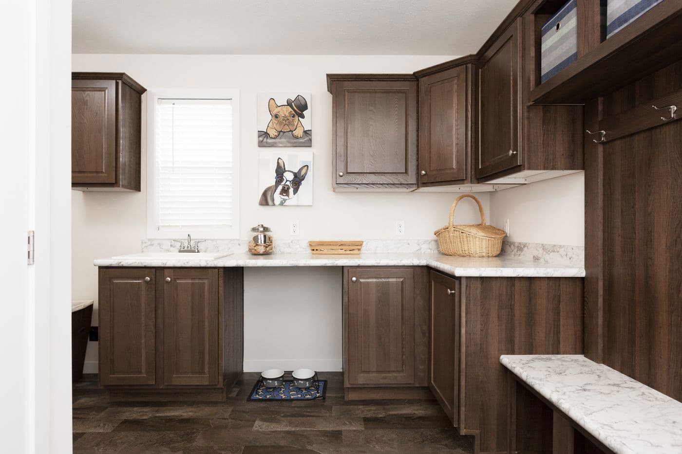 Elm st interior home features