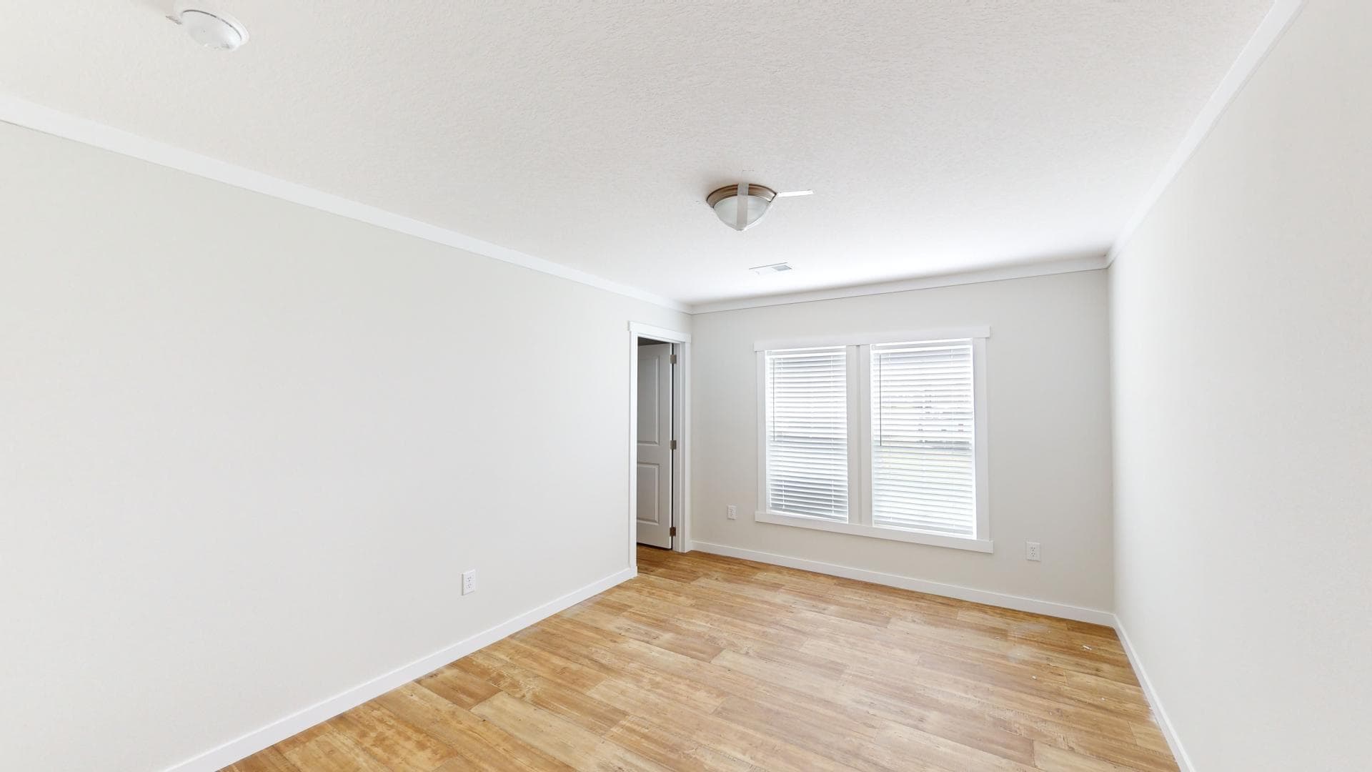 Chc3264-200 bedroom home features