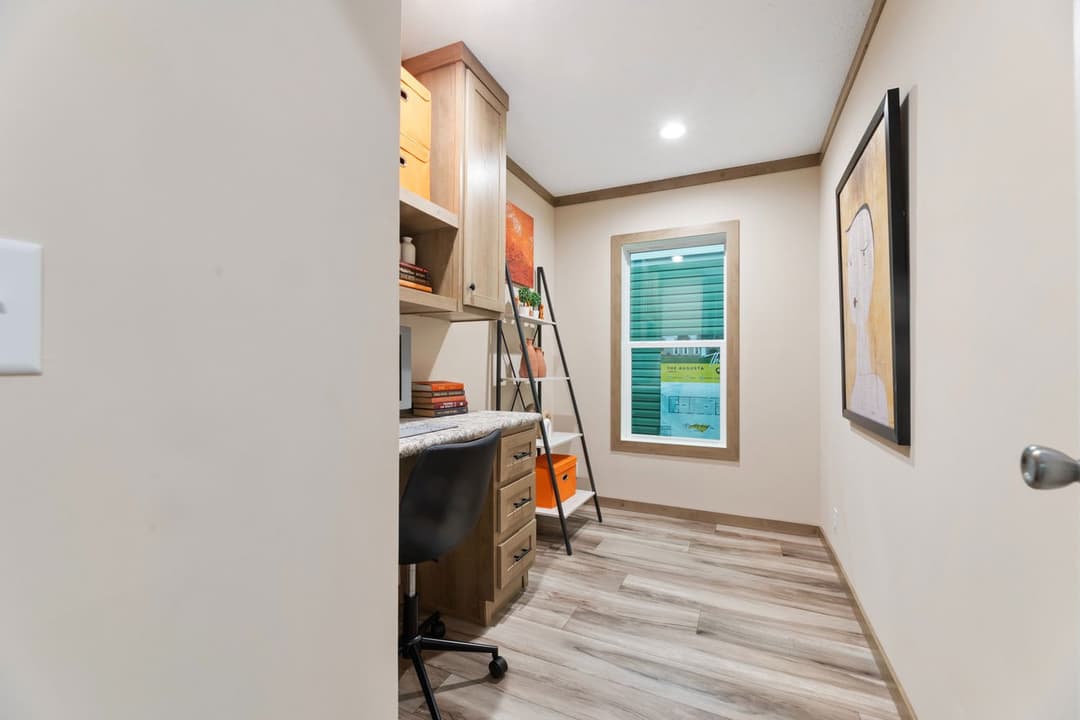 Ascension 16723h interior home features