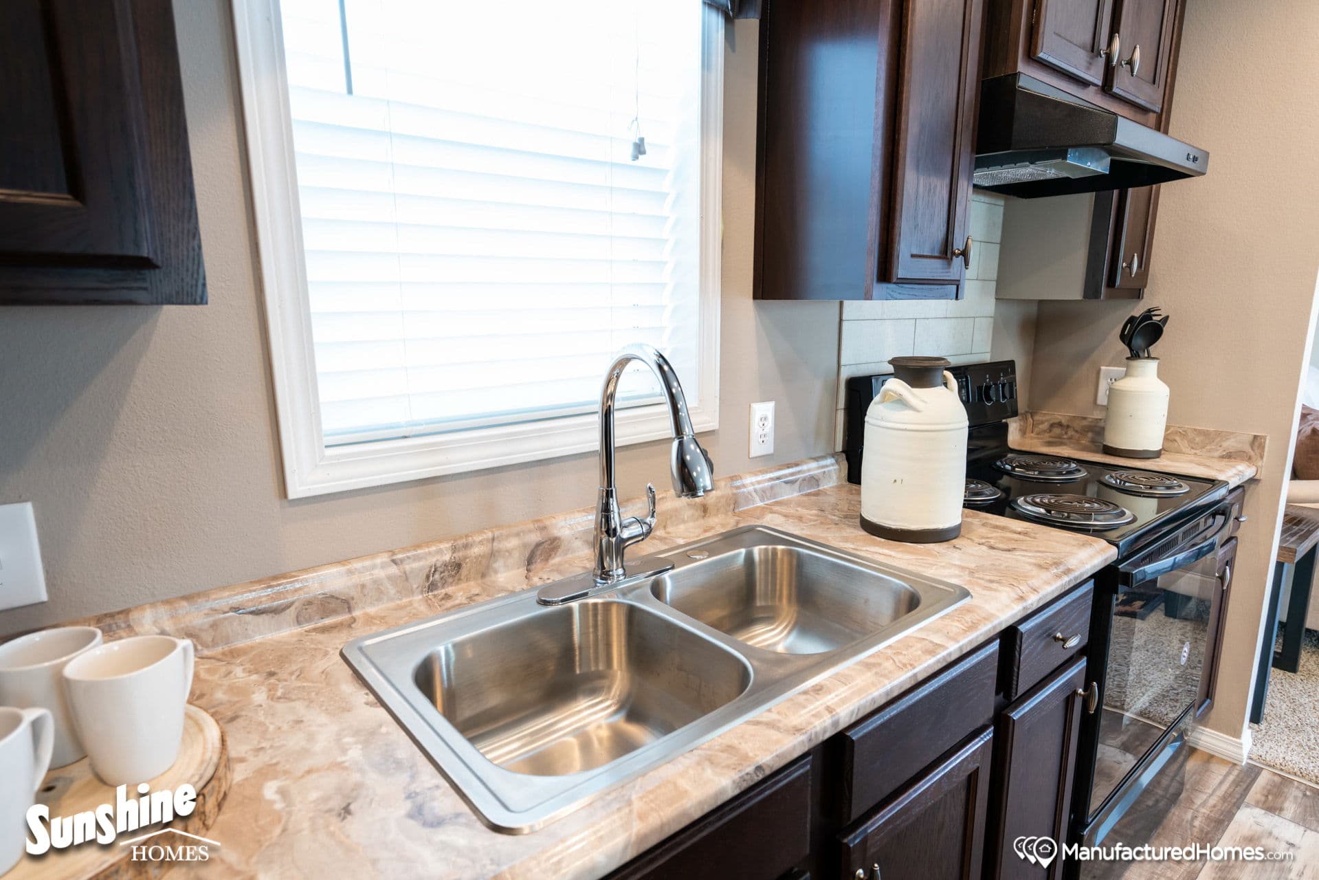 Pri1680-1001 kitchen home features