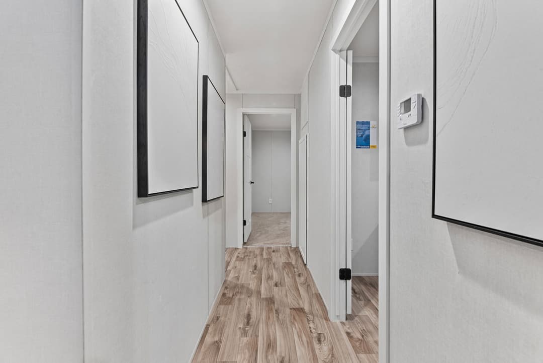 Vivid 28603n interior home features