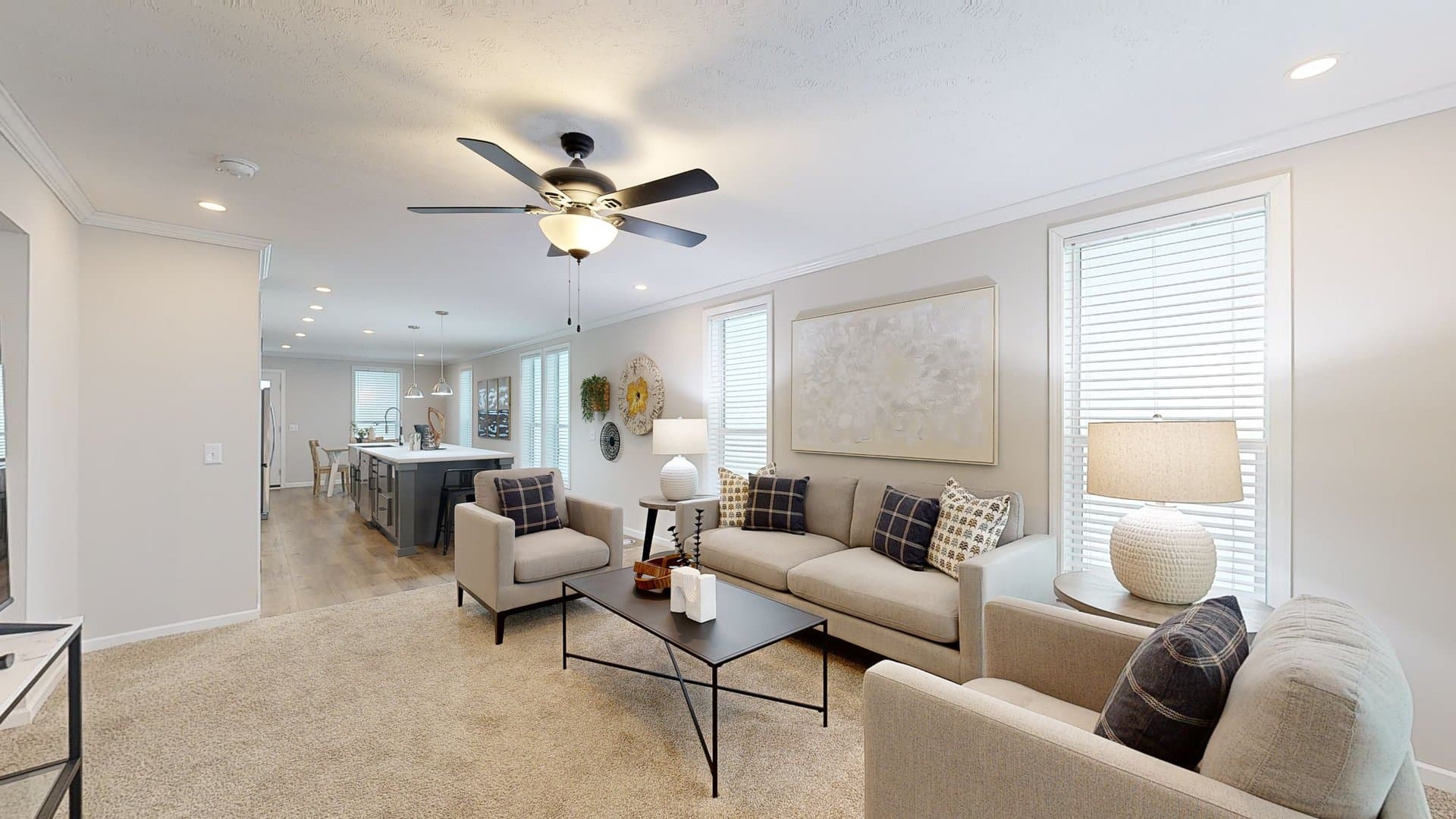 N621 interior home features