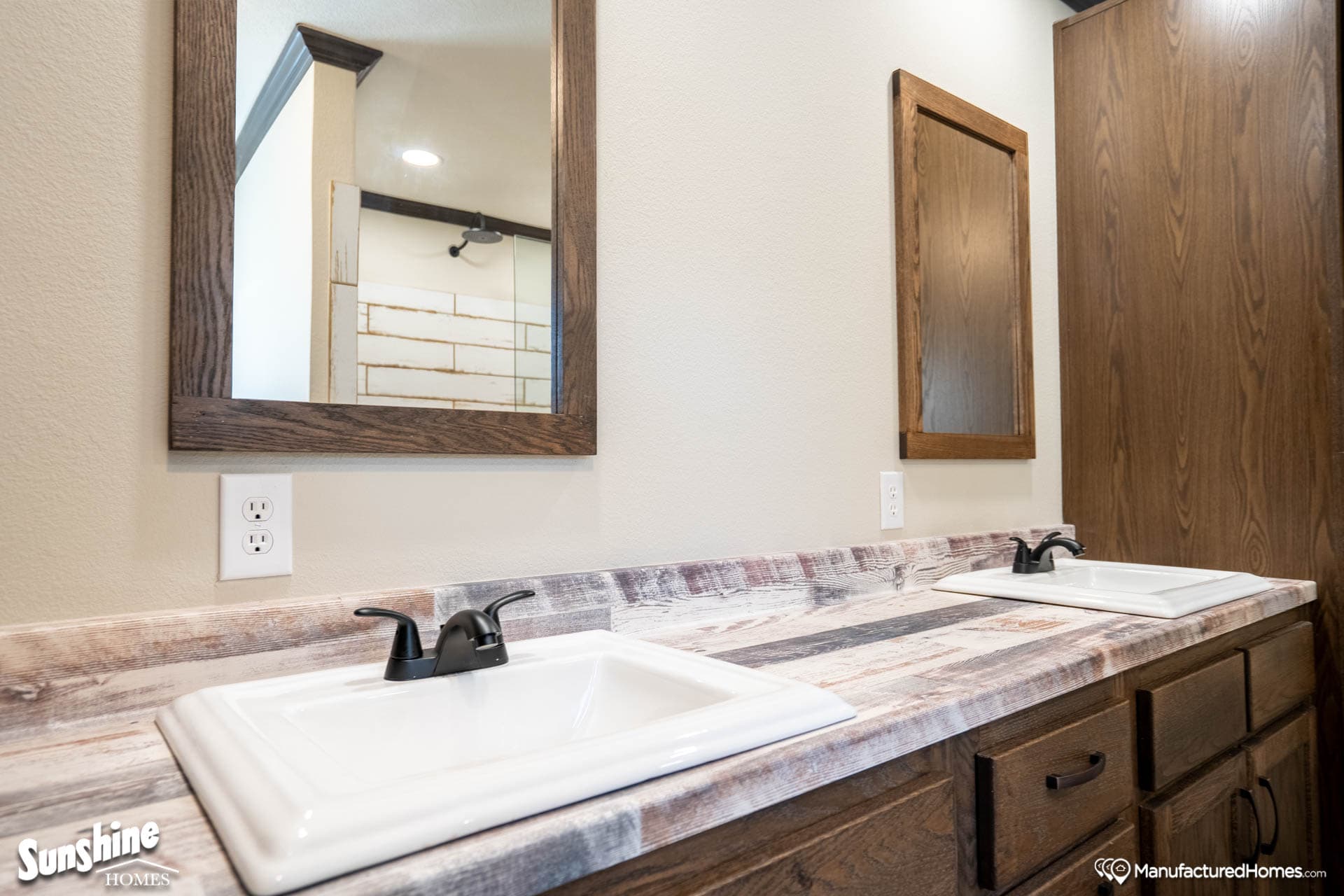 Pri3256-2061 bathroom home features