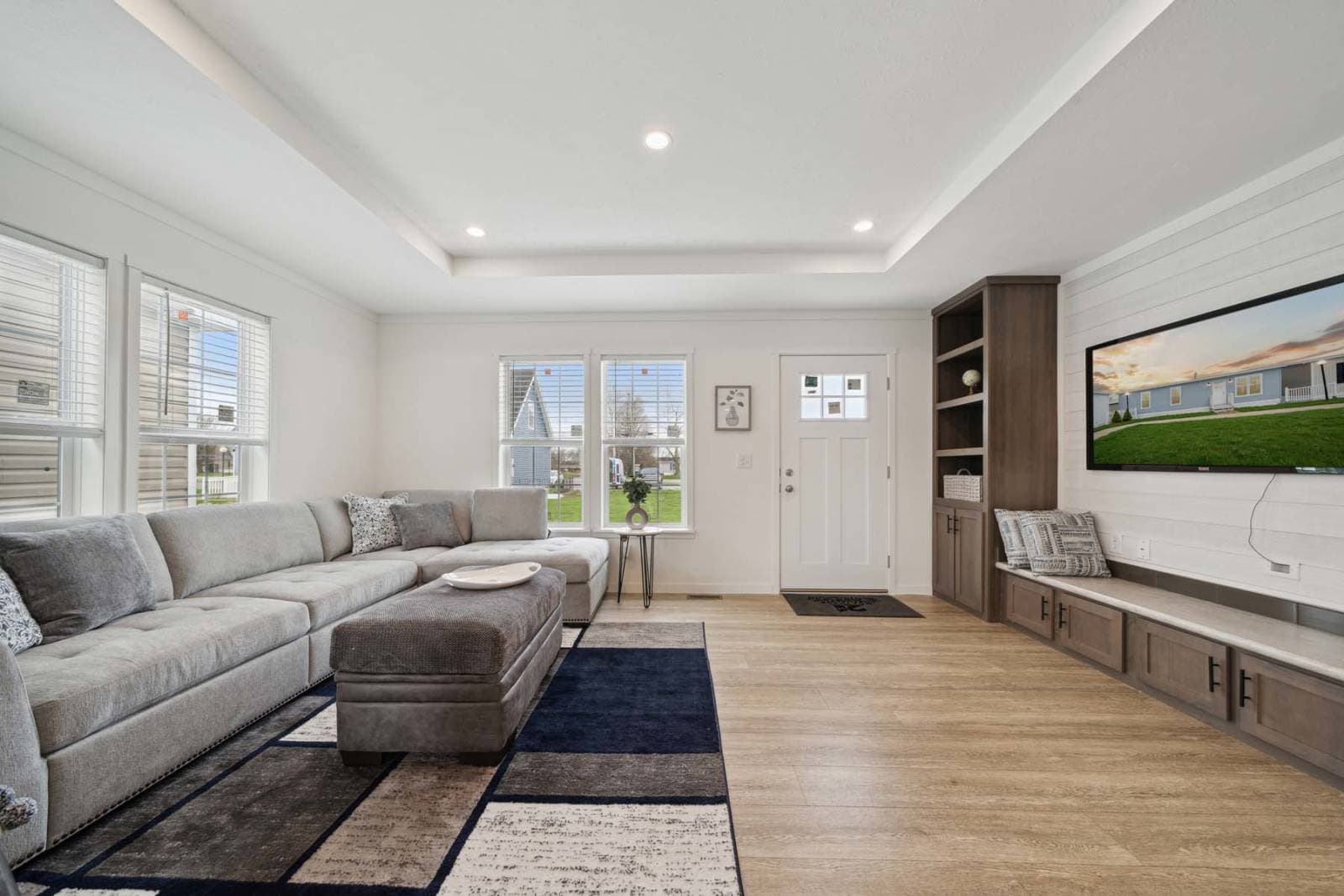 Encore interior home features