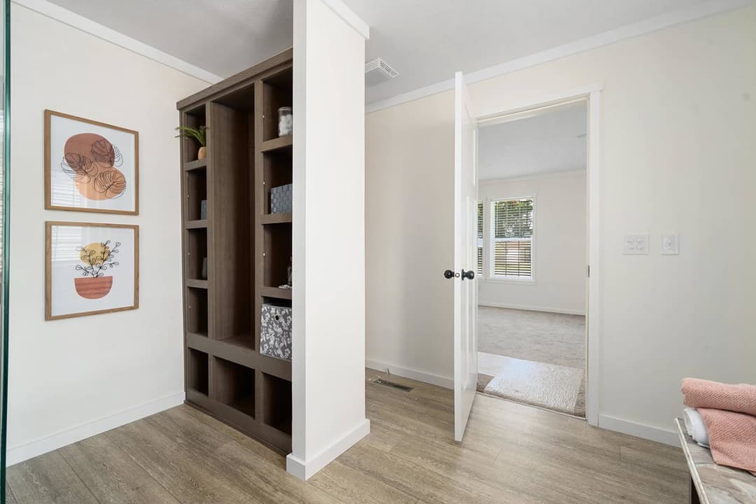 Pursuit bathroom home features