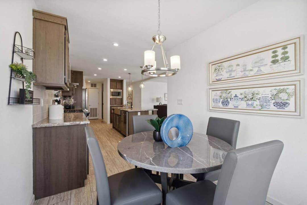 Aurora-e interior home features