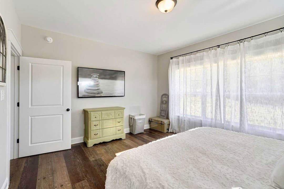 Farmhouse ii cape bedroom home features