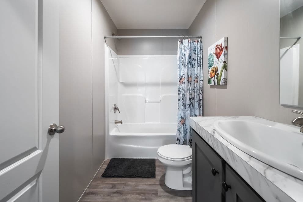 The eagle 60 bathroom home features