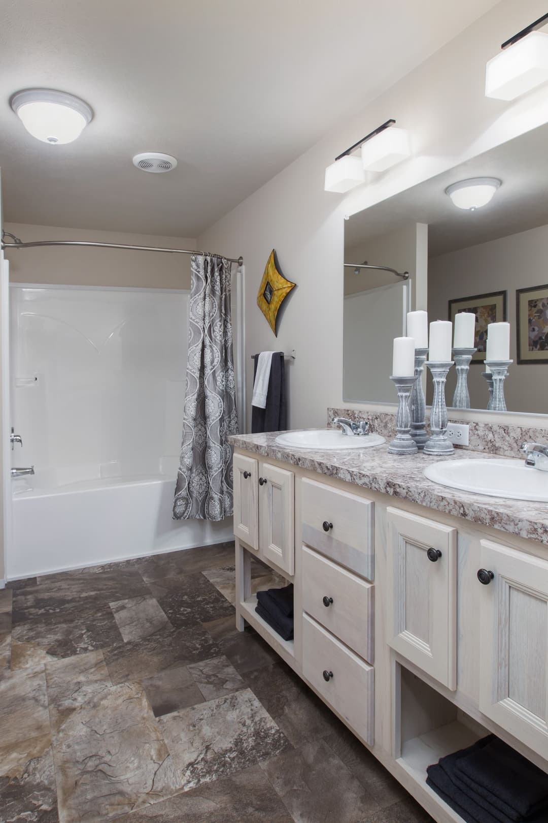 Center st bathroom home features