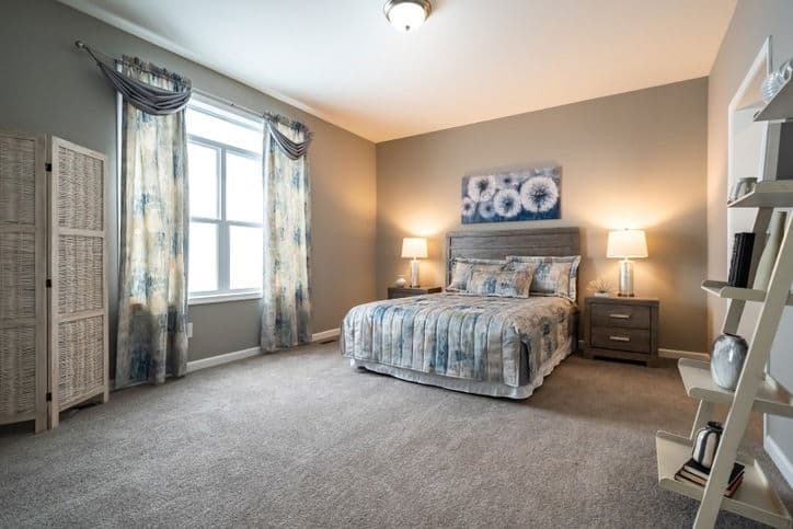 Max supreme 2 28683c bedroom home features