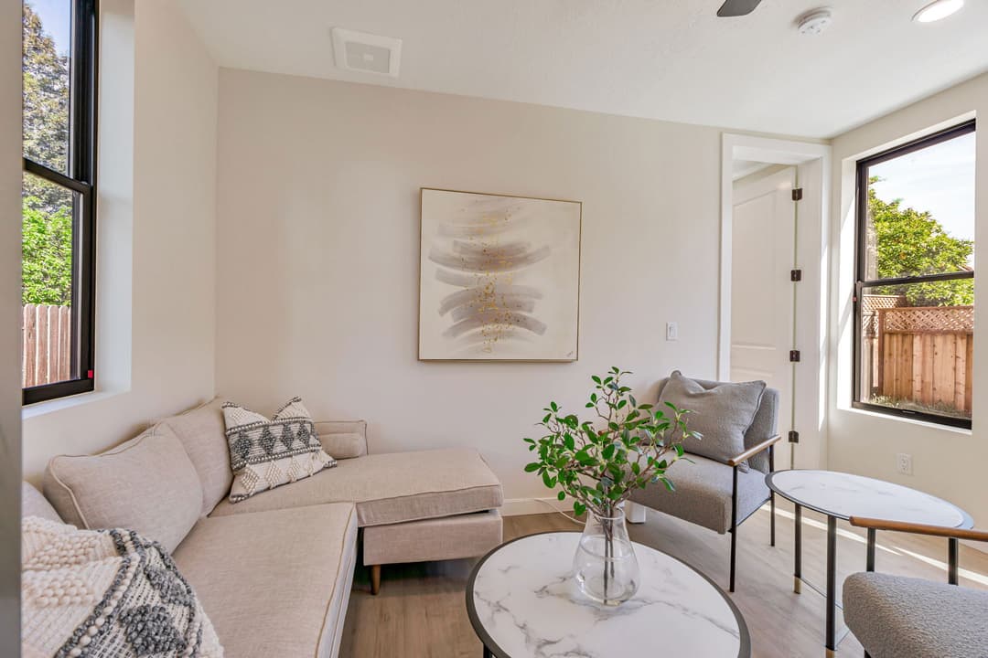 The pasadena interior home features