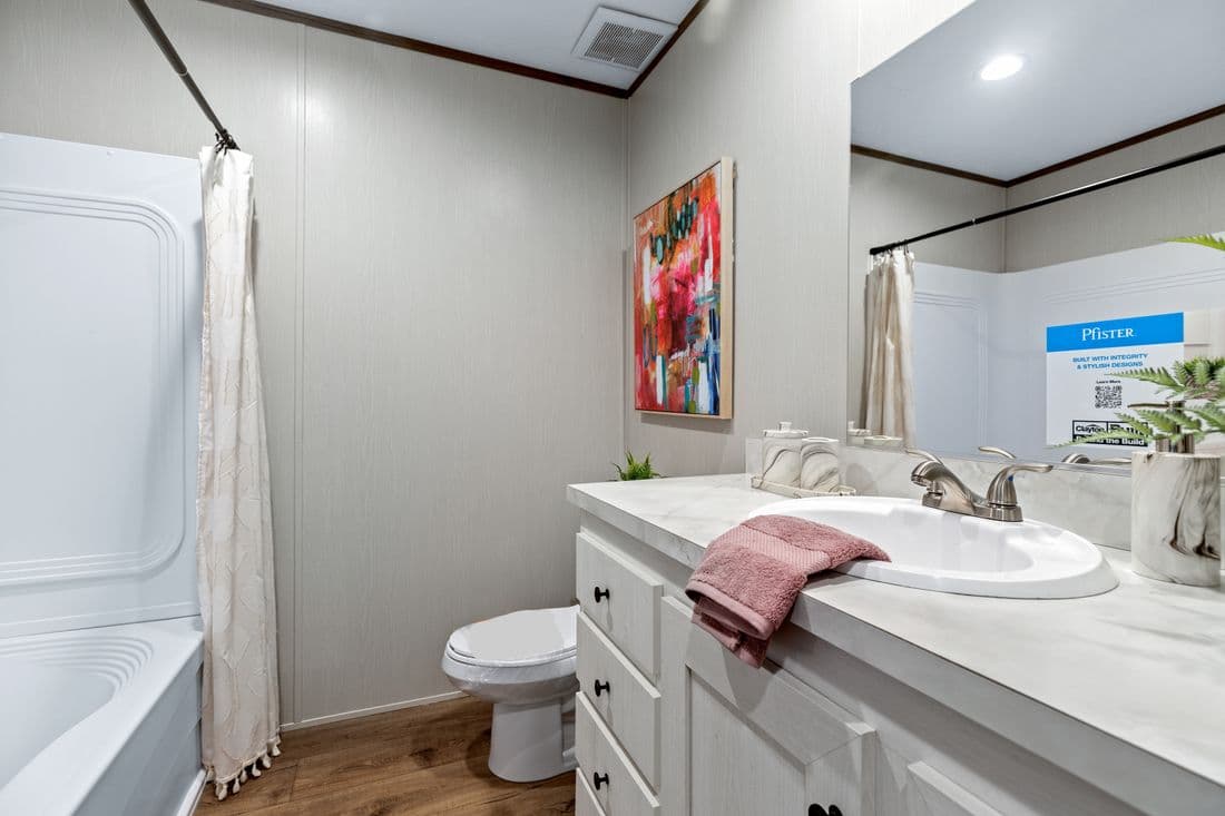 Homestead 16763a bathroom home features
