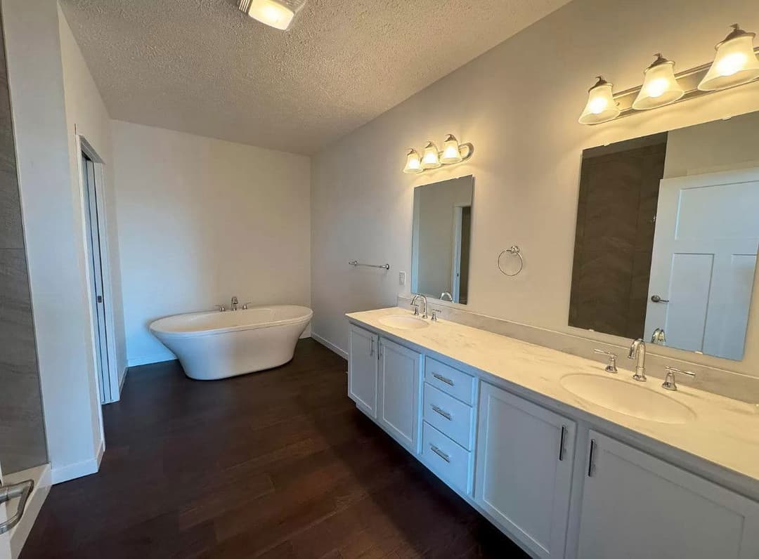 Hanover bathroom home features