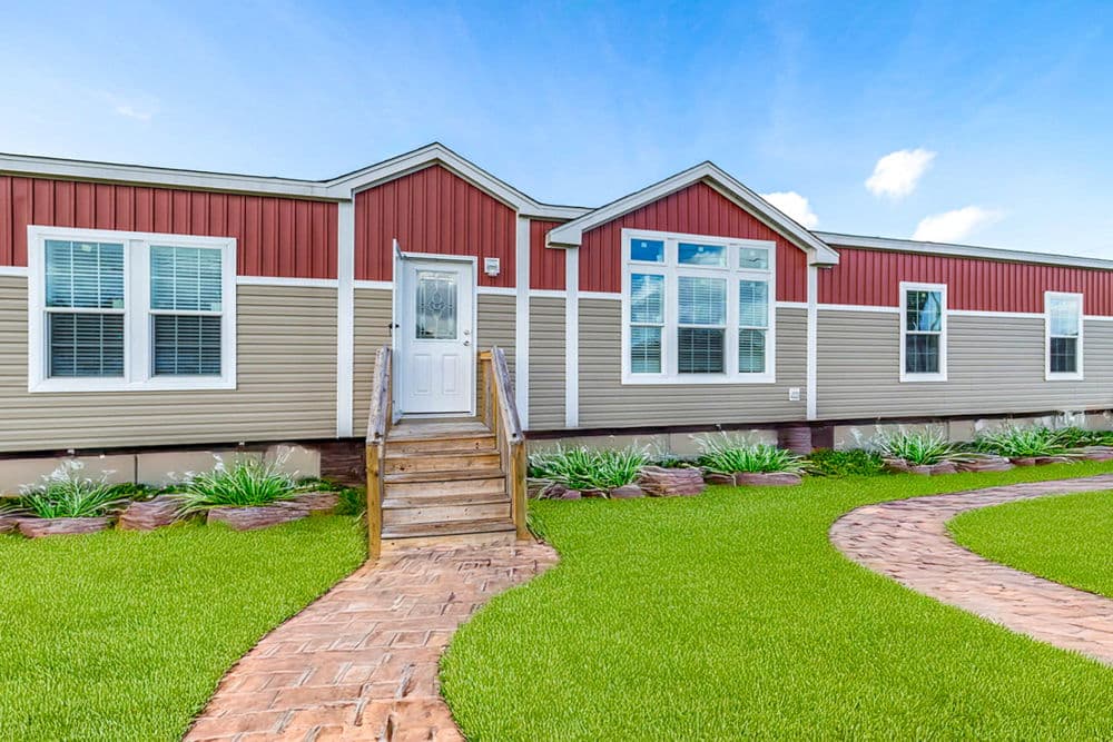 Tifton elevation and exterior home features