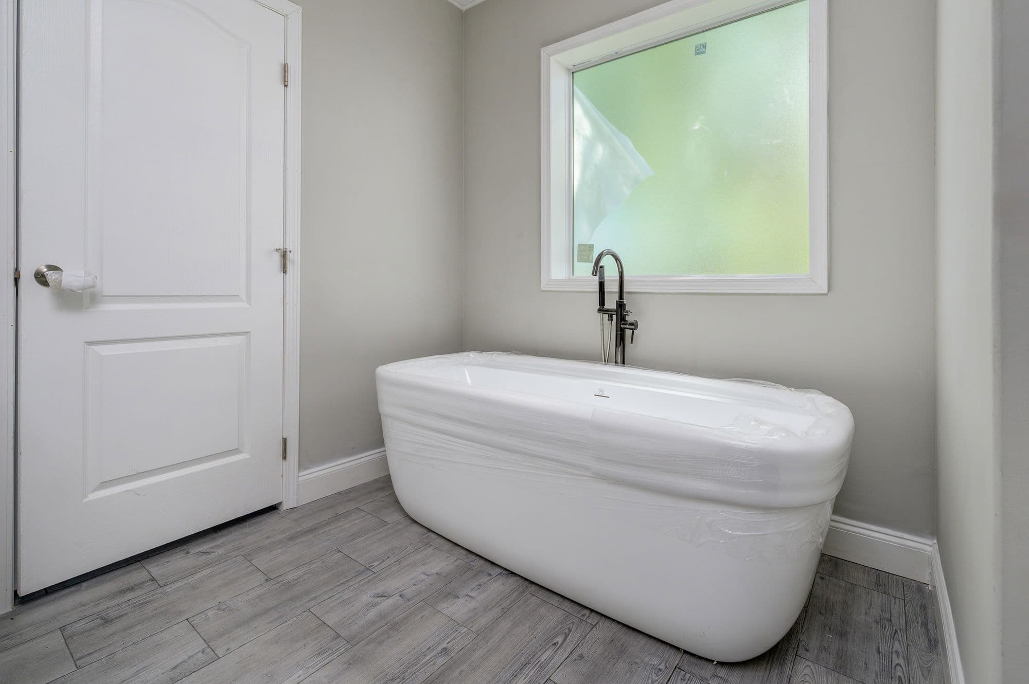 Loki bathroom home features