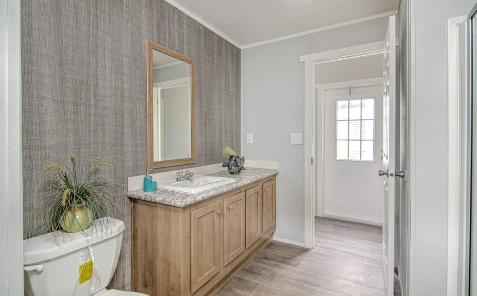 Park central 307p bathroom home features