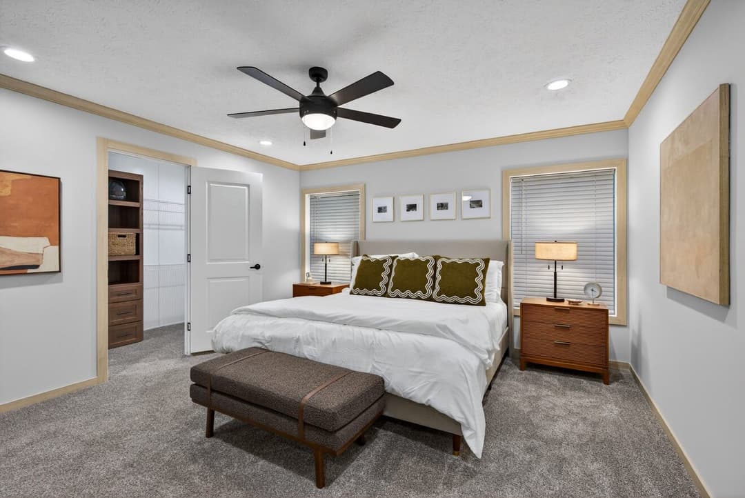 Ignition 32704e bedroom home features