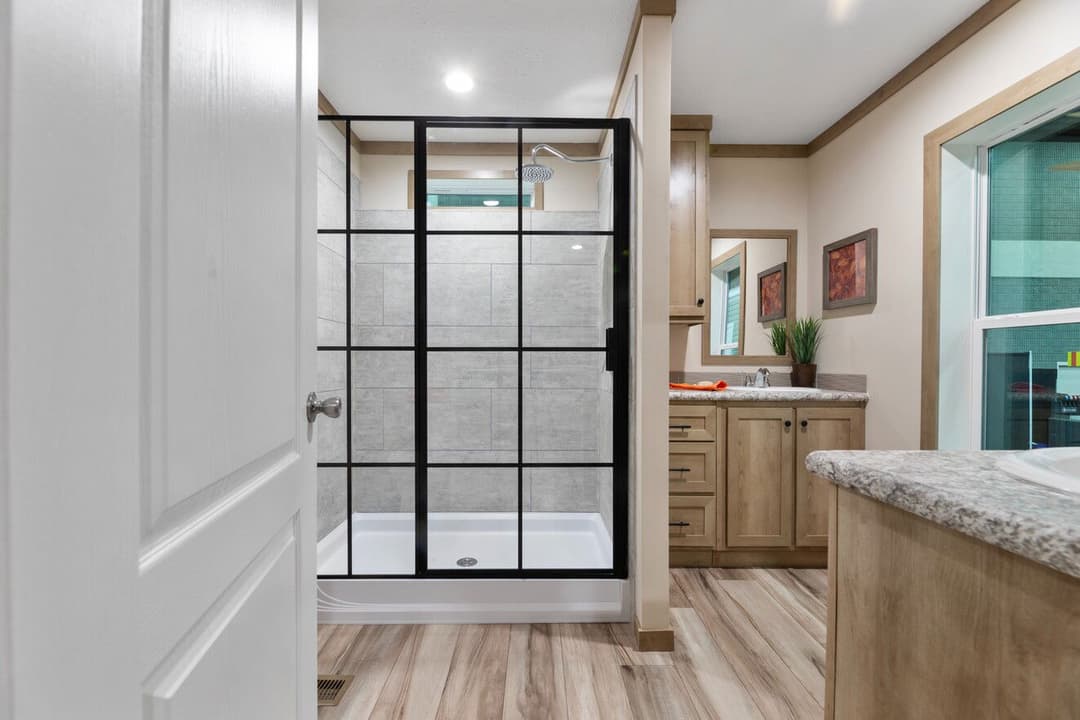 Ascension 16723h bathroom home features