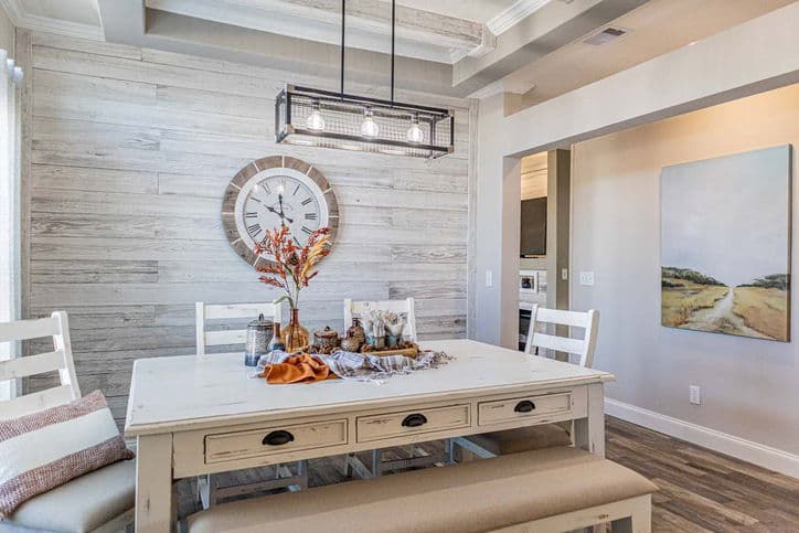 King 32764b interior home features