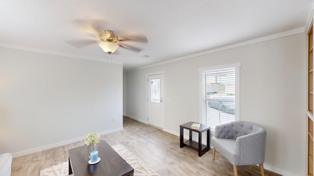 Chc1680-102 interior home features