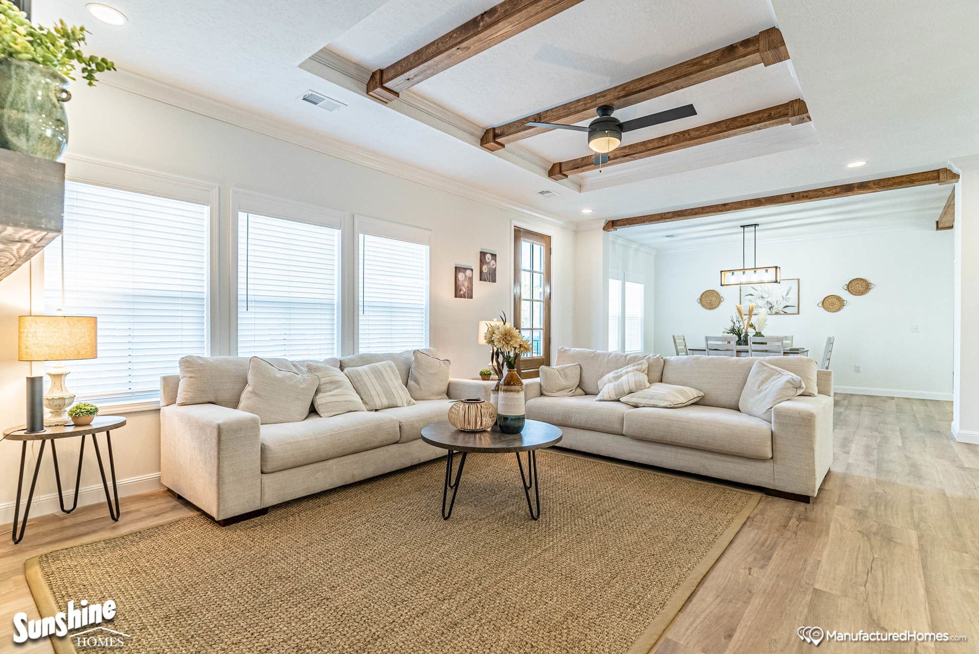 Pri3284-2058 interior home features