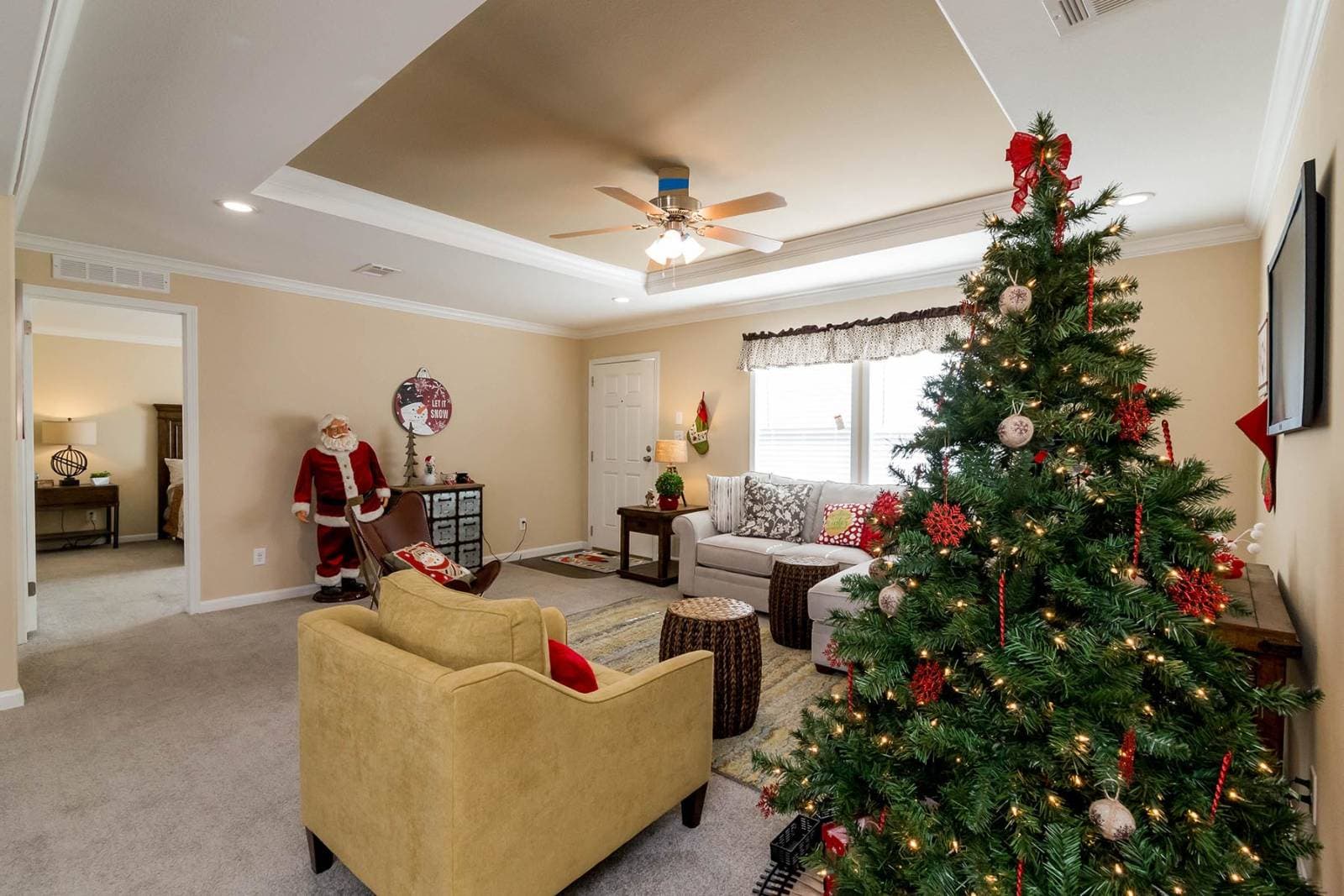 Titan extreme 3248e interior home features