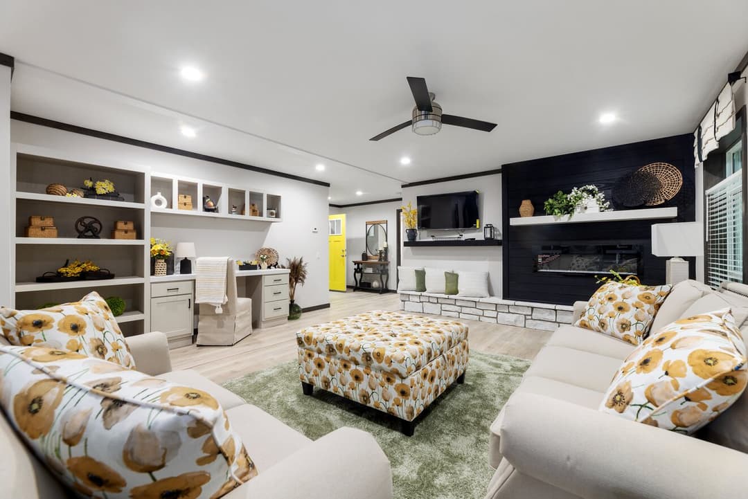 Houghton 24036 interior home features