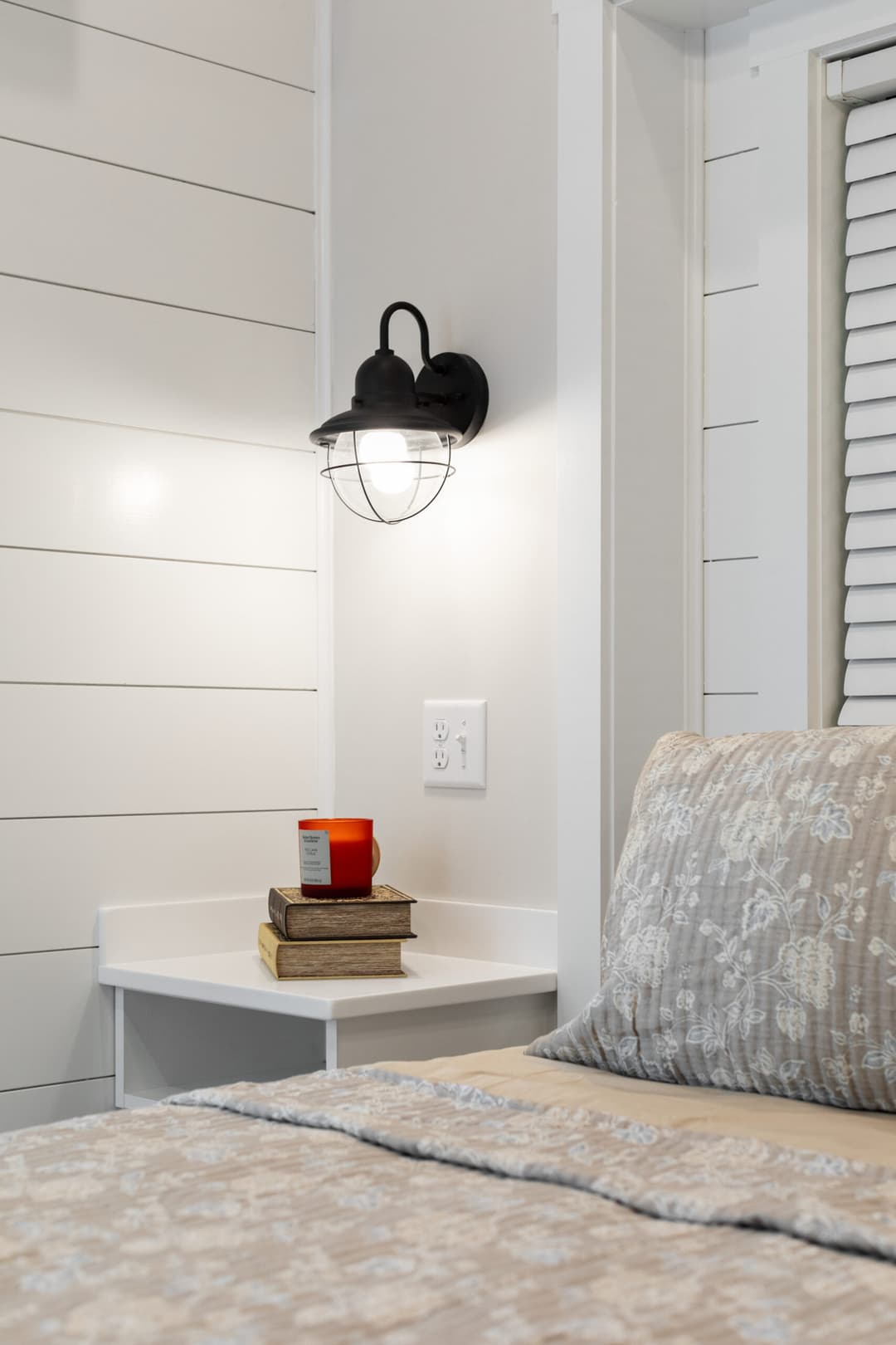 Kinlock bedroom home features