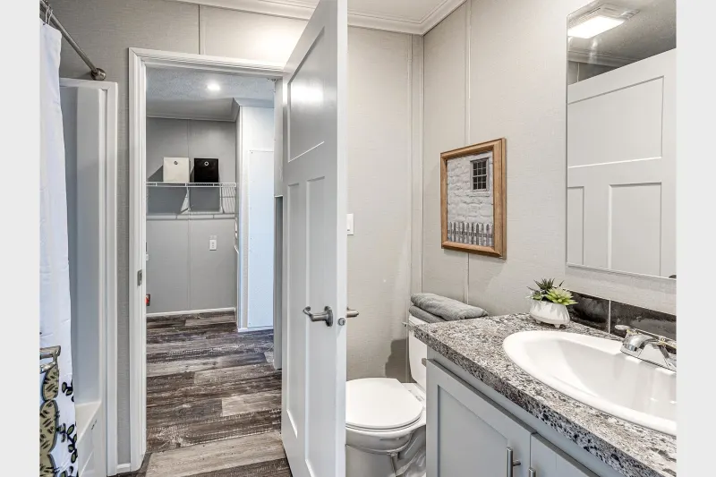 Prairie dune 8810 bathroom home features