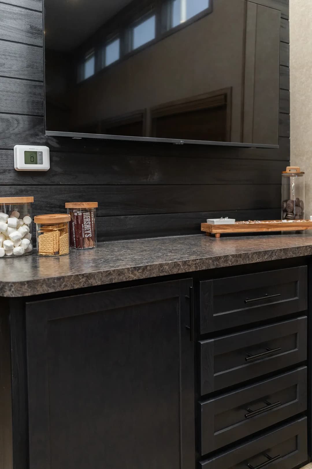 Island 4809b kitchen home features