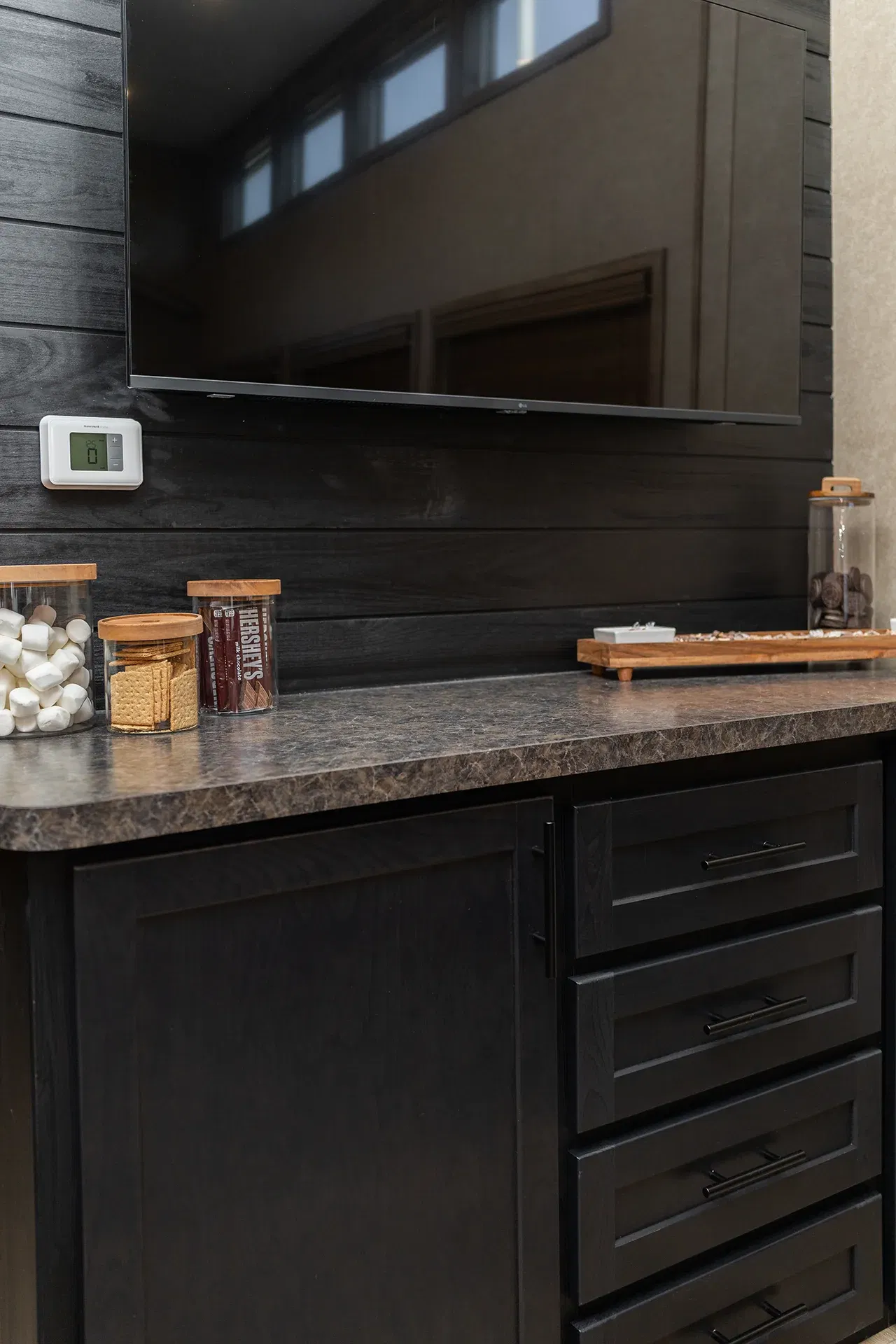 Island 4809b kitchen home features