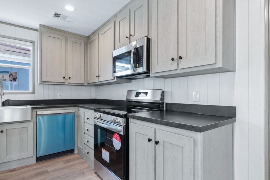 Resolution 16763h kitchen home features