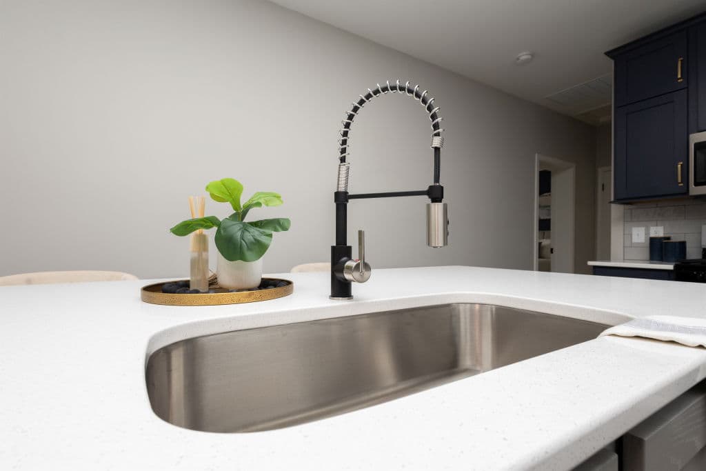 Pinecrest elite modular pgm5008-p interior home features