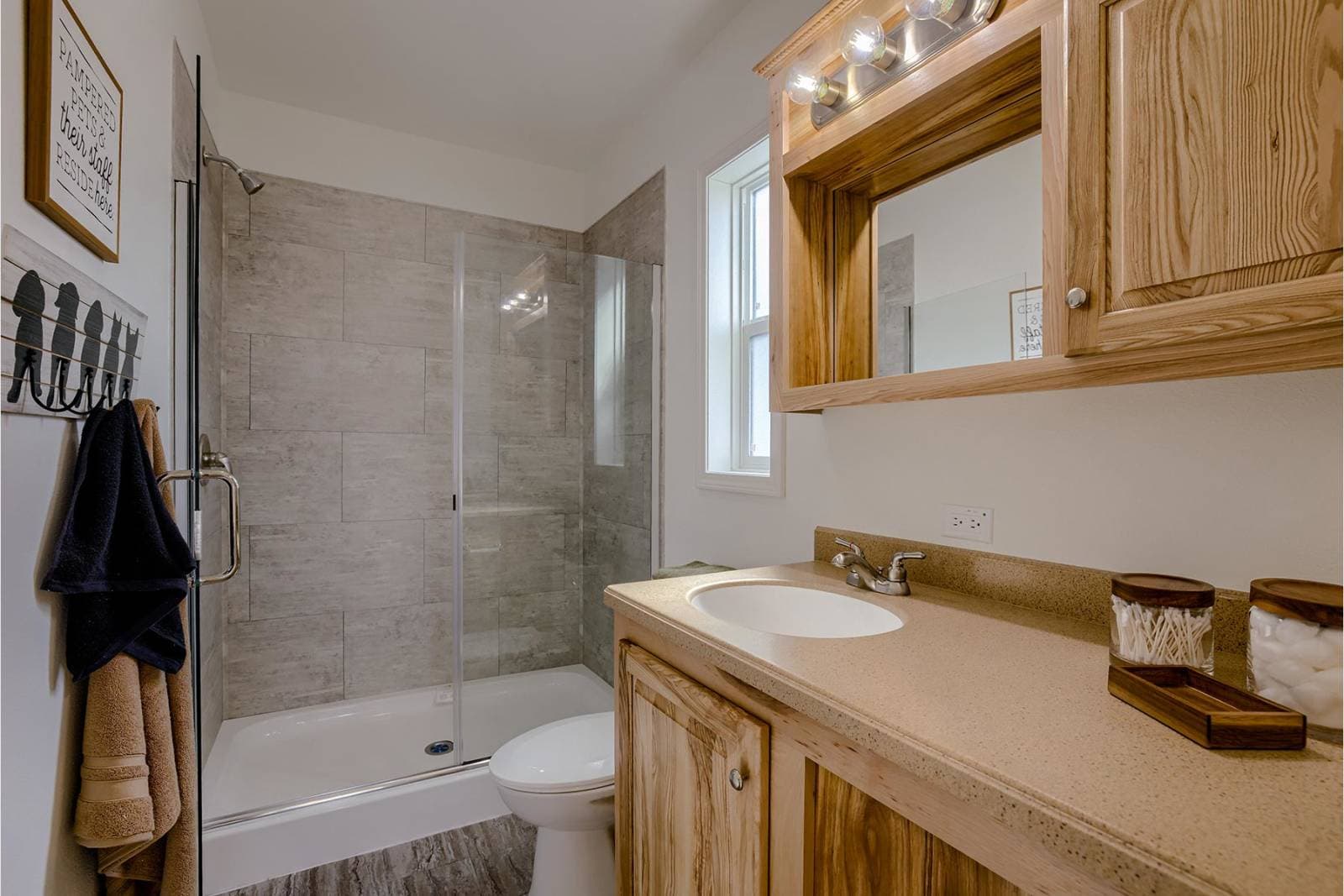 Urban cottage bathroom home features