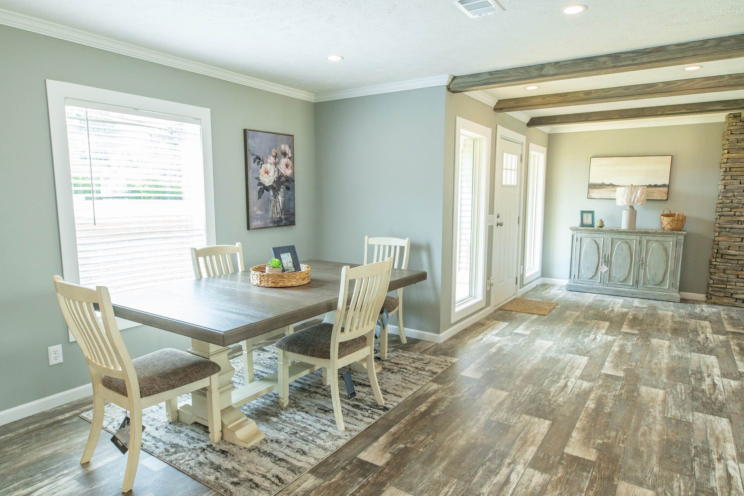 Lynn interior home features