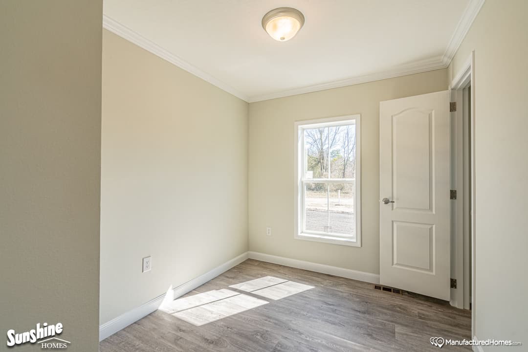 Pri1684-1009 bedroom home features