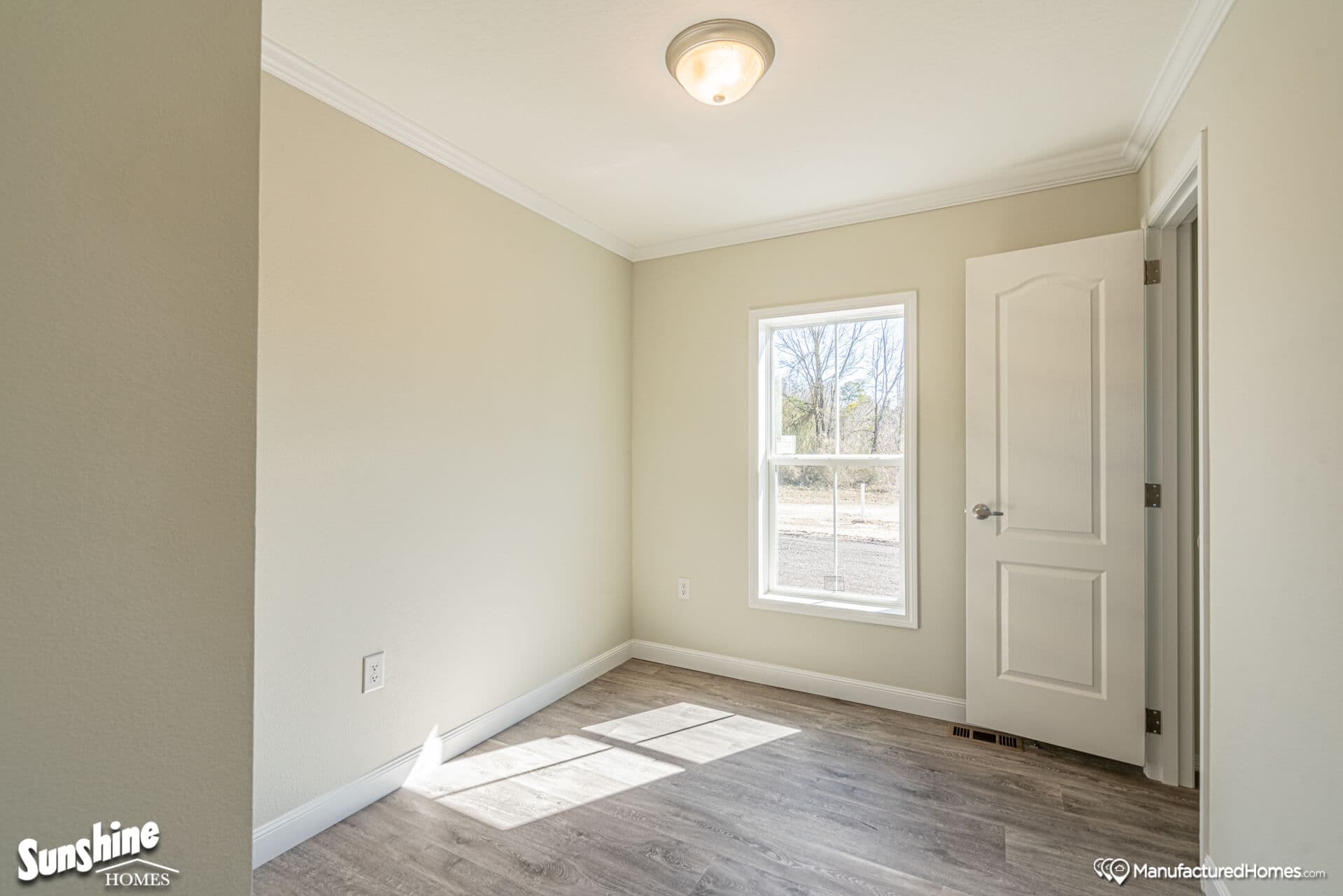 Pri1684-1009 bedroom home features