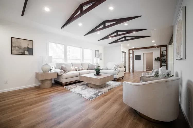 Wilson bend interior home features