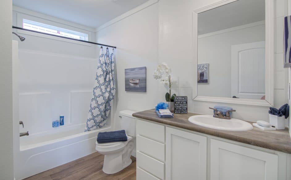 Pearl 6370 bathroom home features