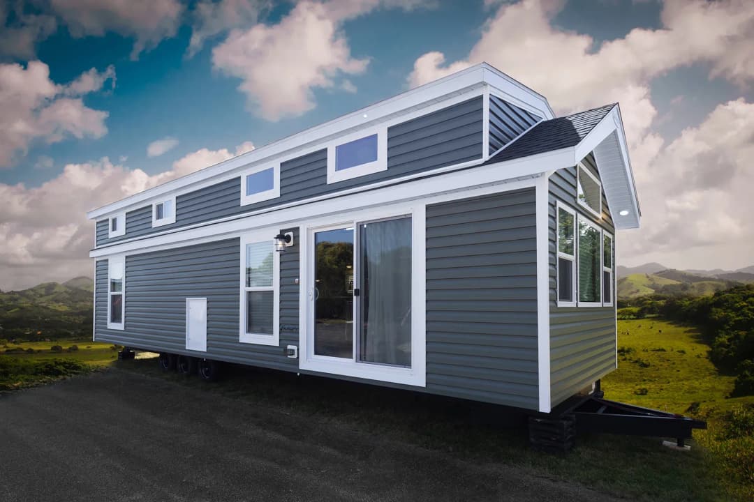 Lakeside 8113 hero, elevation, and exterior home features