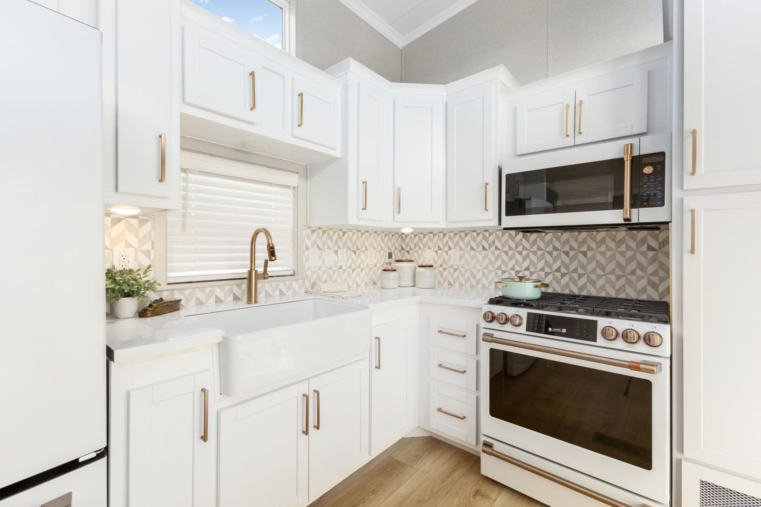 Eldorado 9092 kitchen home features